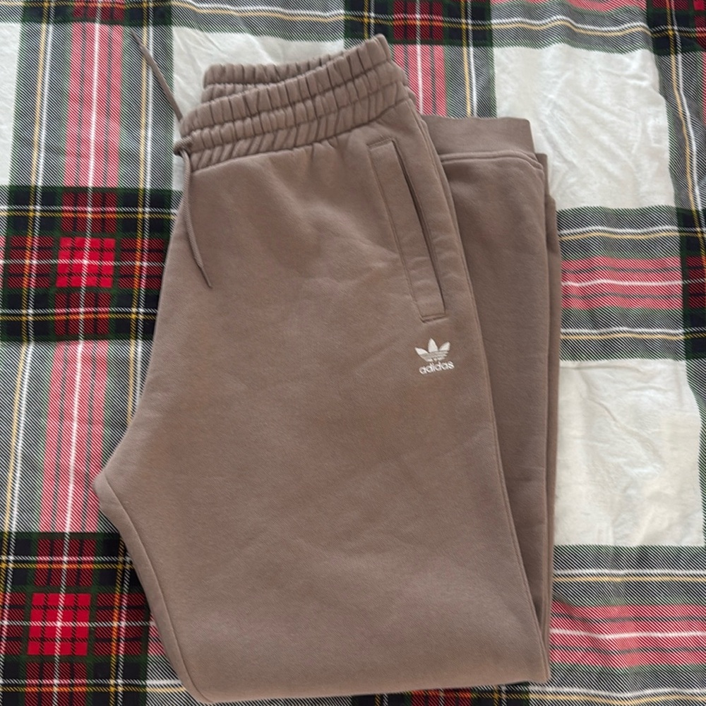 Women’s Adidas brown Cocoa sweatpants NWOT